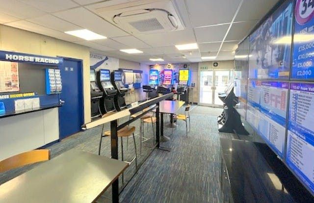 Property photo 3 of 5 Shop Interior i.Jpg