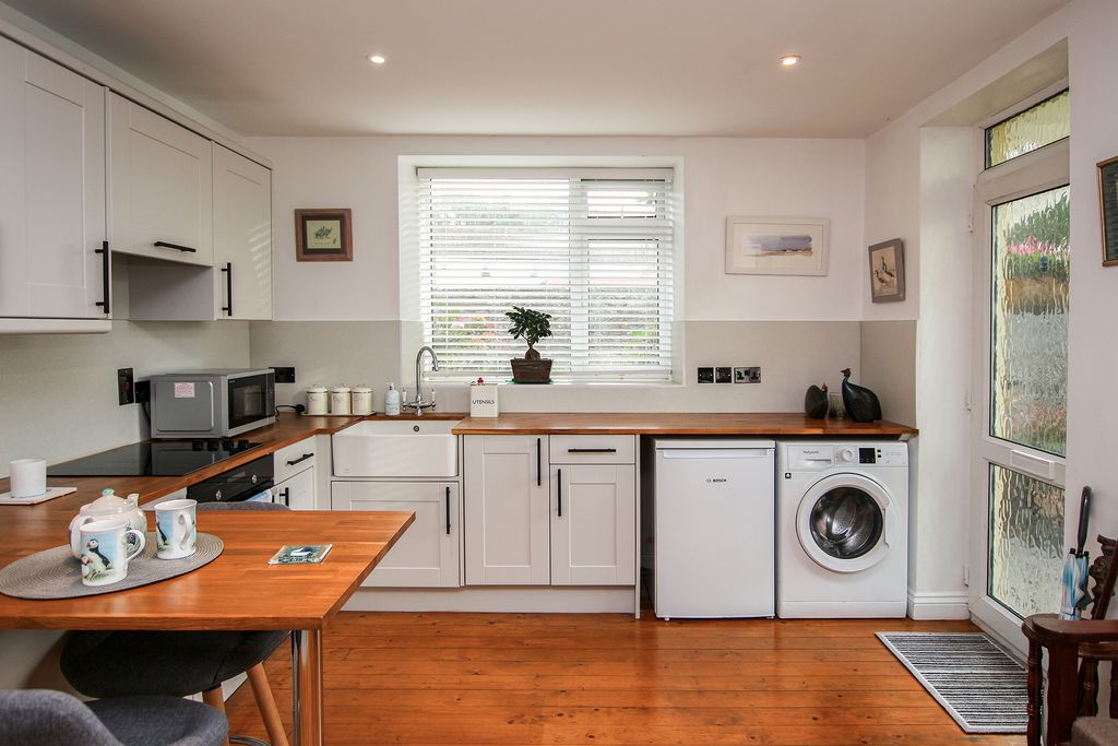 Property photo 3 of 9 Photo 2