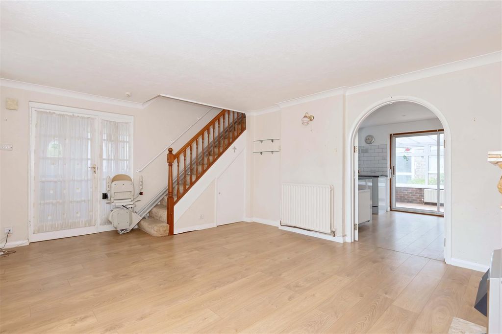 Property photo 2 of 16 Boxgrove_5.Jpg
