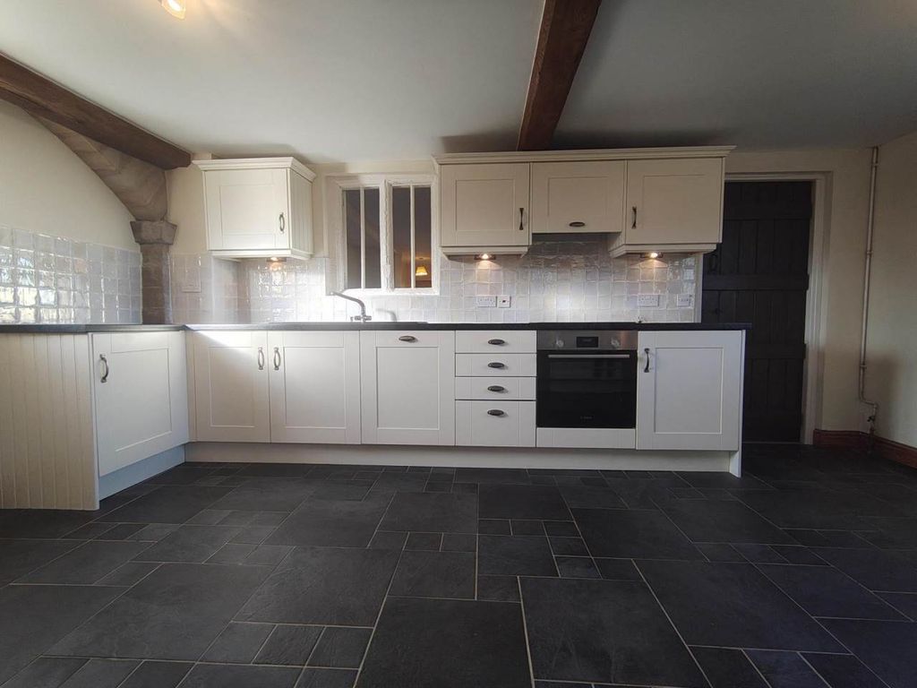 Property photo 3 of 11 Kitchen 1