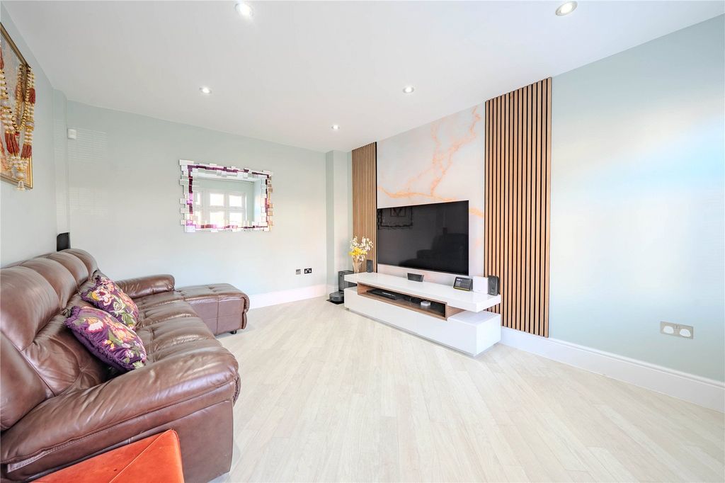 Property photo 2 of 17 Picture No. 05