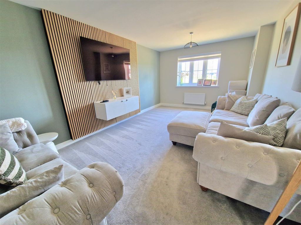 Property photo 2 of 21