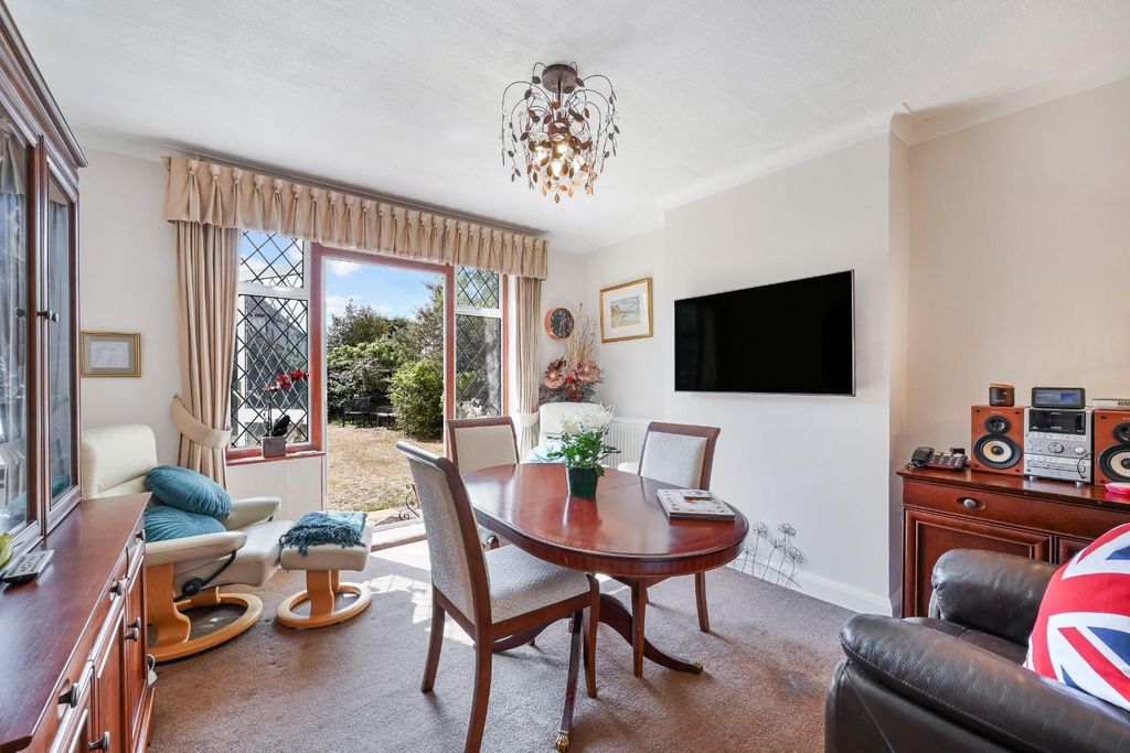 Property photo 3 of 23 Rutherwyke Close (1).Jpg