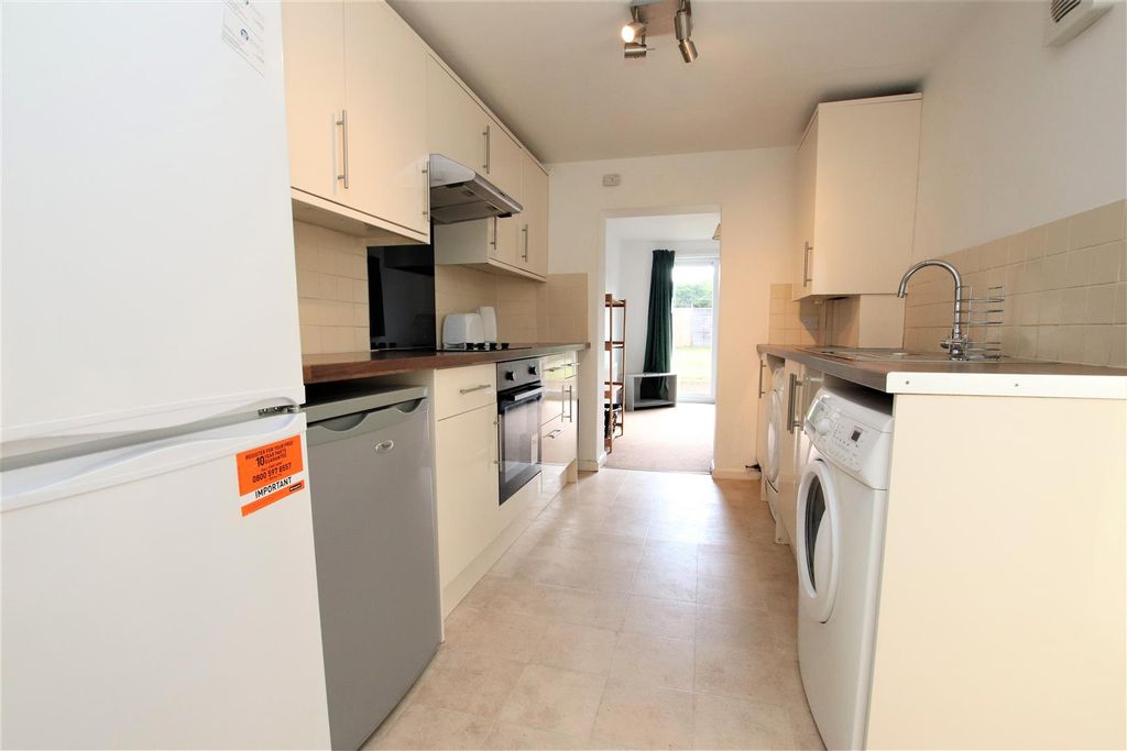 Property photo 3 of 11 Kitchen