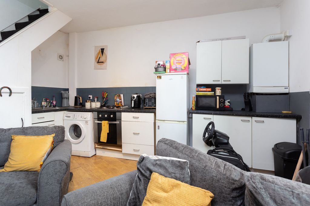 Property photo 3 of 12