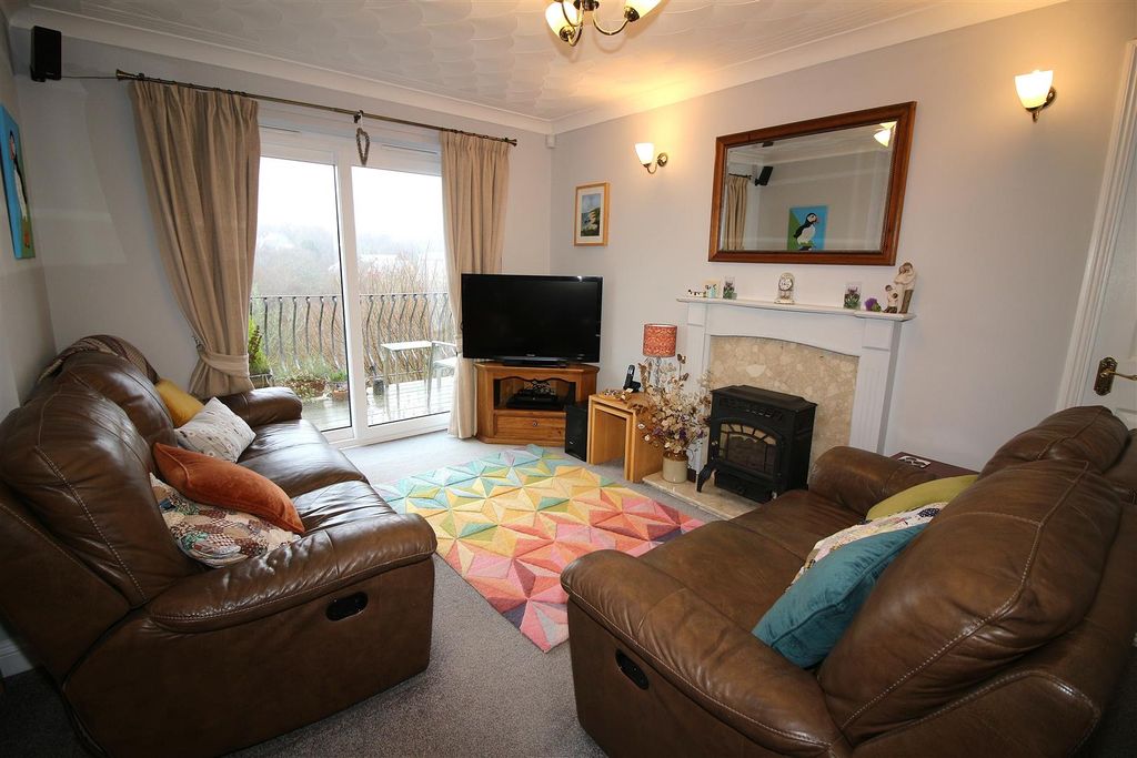 Property photo 2 of 25 Lounge Area