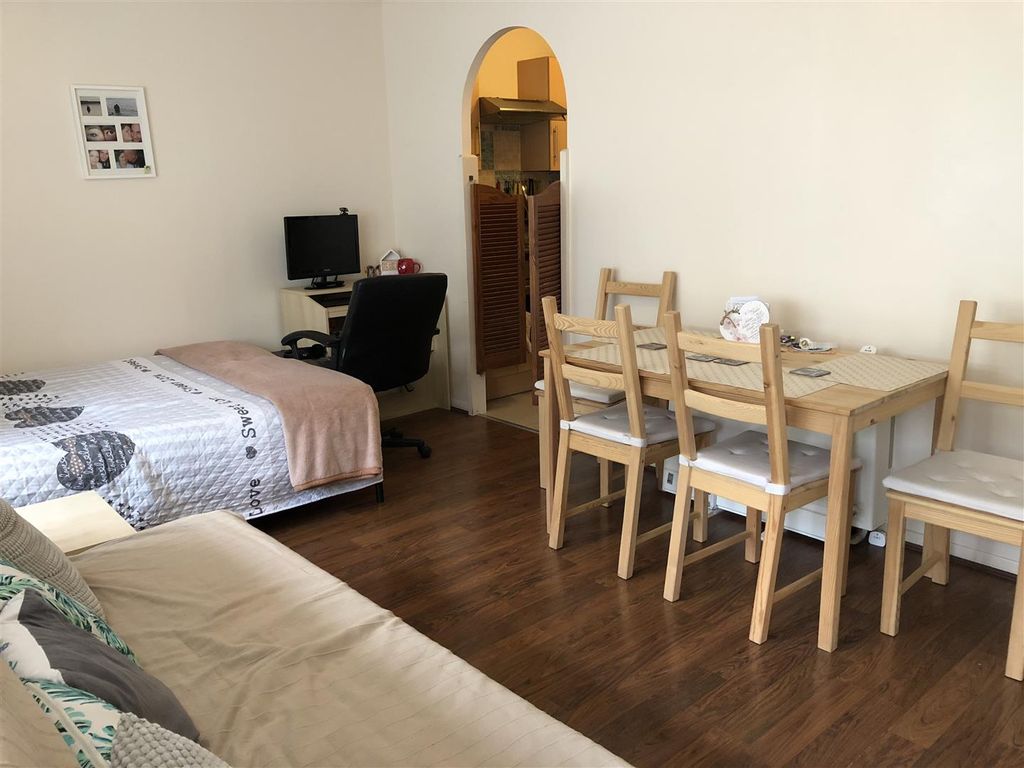 Property photo 3 of 6