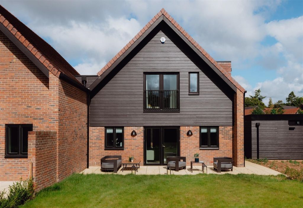 Property photo 1 of 12