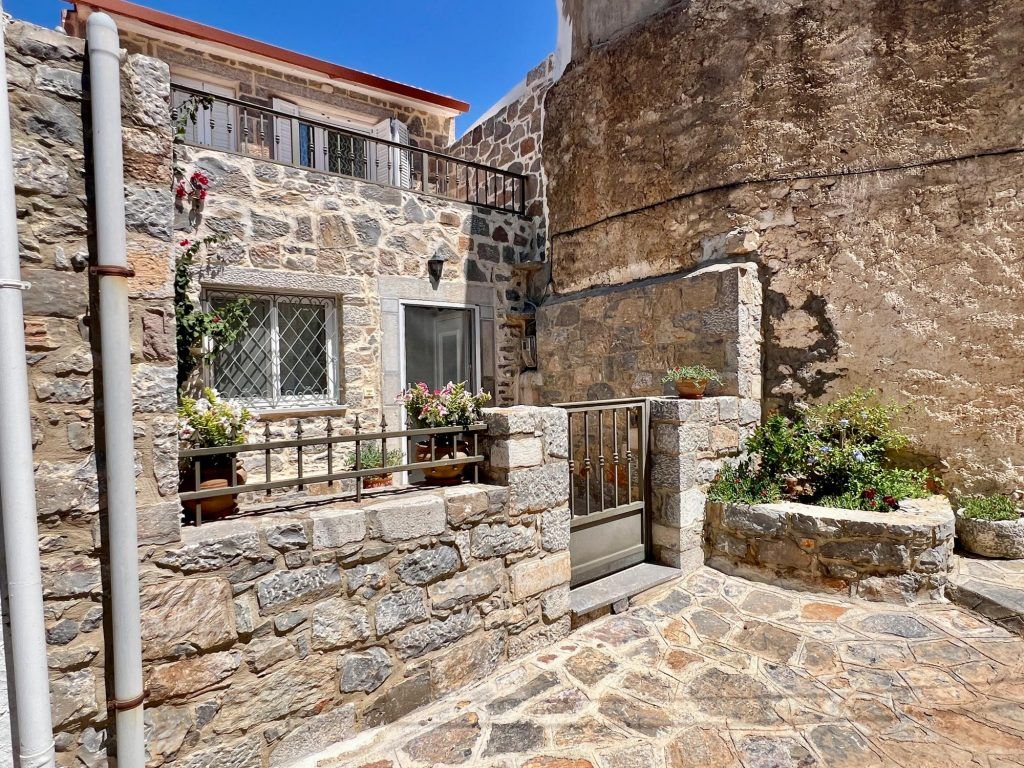 Property photo 1 of 27