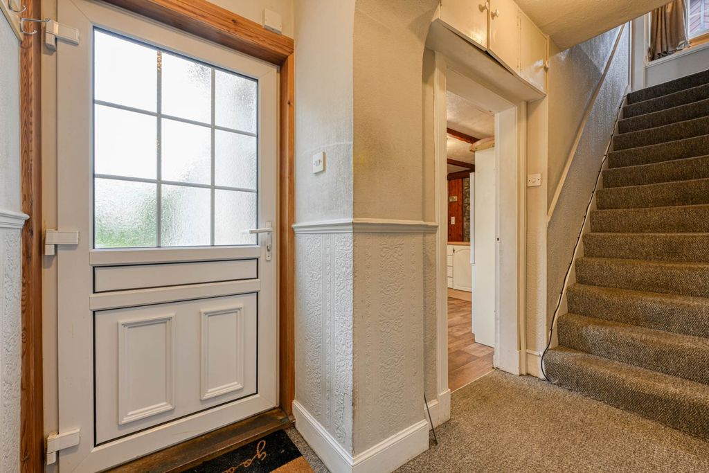 Property photo 2 of 28