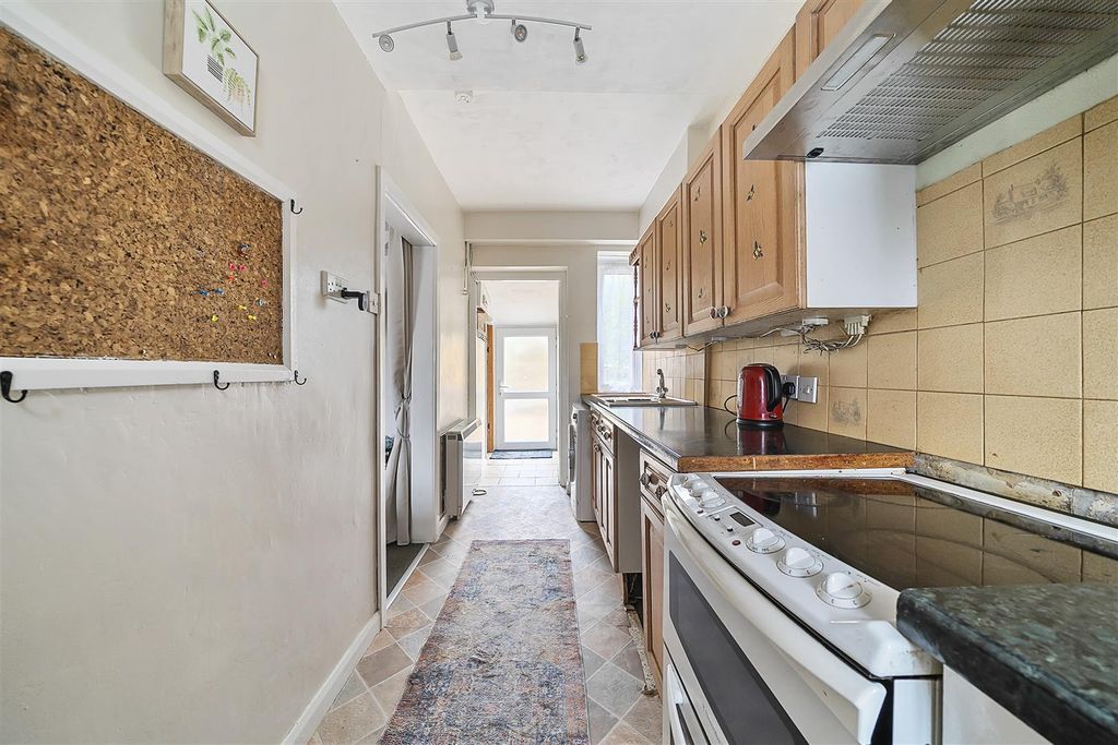Property photo 3 of 14 Kitchen