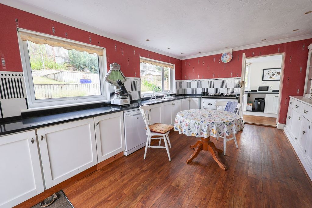Property photo 3 of 29