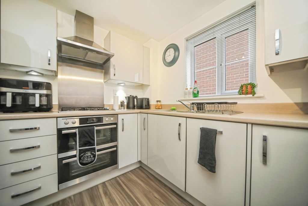 Property photo 2 of 17 Kitchen