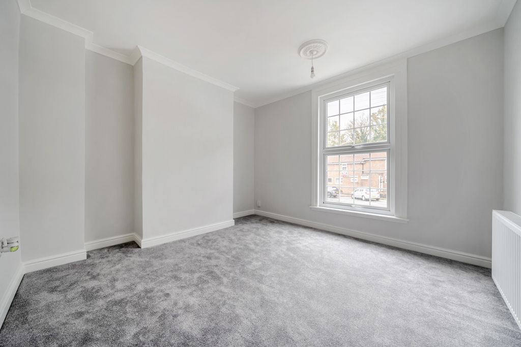 Property photo 2 of 22 Living Room