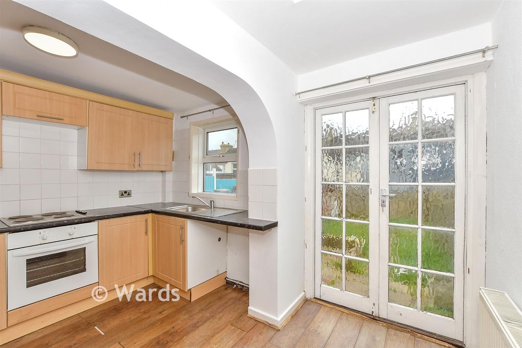 Property photo 1 of 11 Kitchen