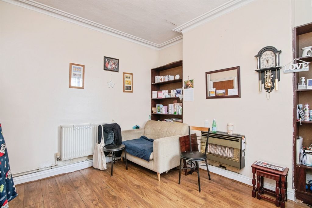 Property photo 3 of 12