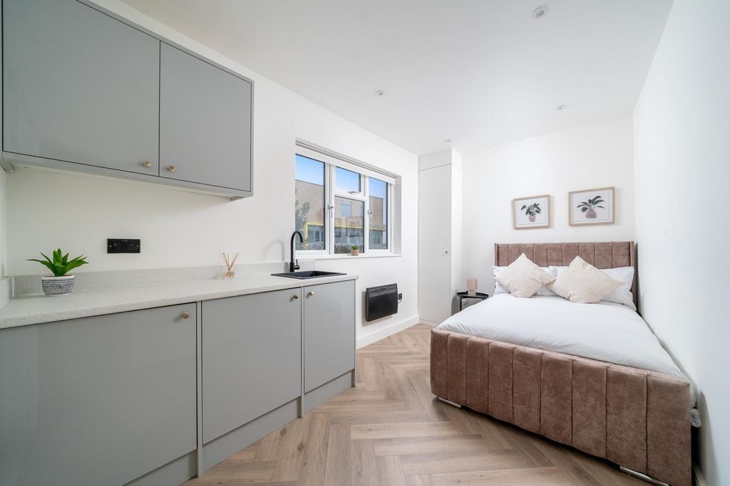 Property photo 1 of 4 Stockport Studio Bedroom.Jpg