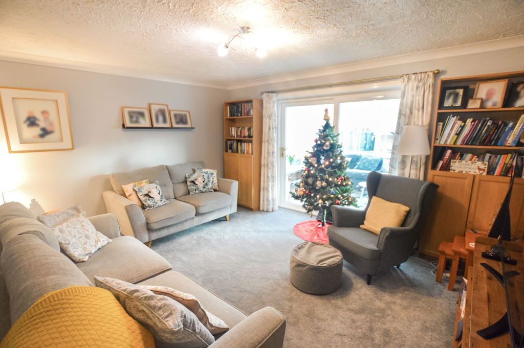 Property photo 2 of 28