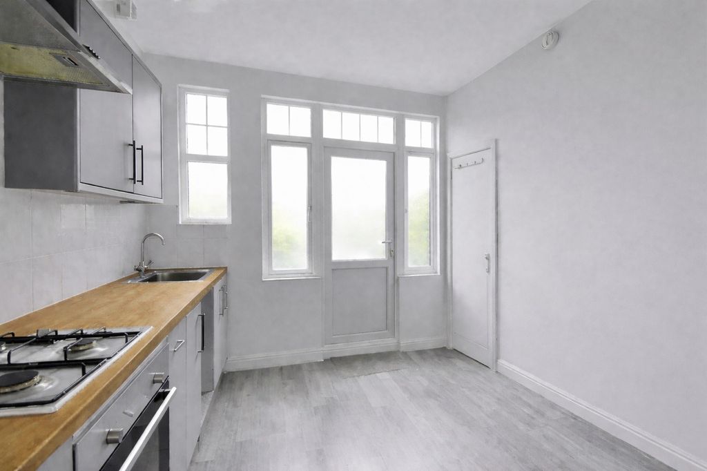 Property photo 3 of 10 Gallery