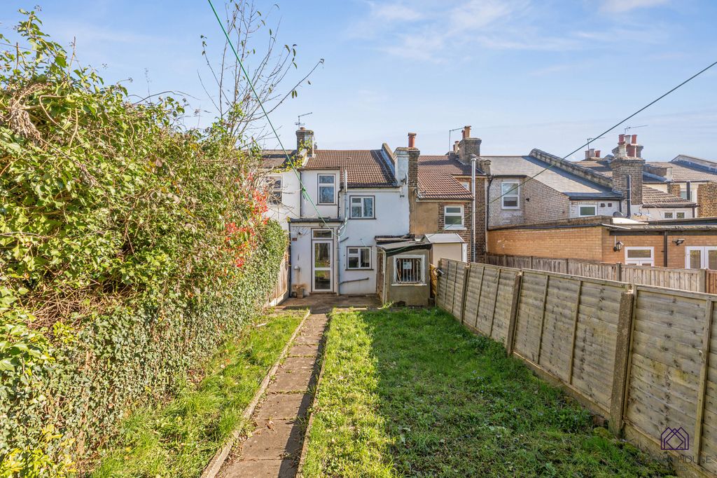 Property photo 3 of 12