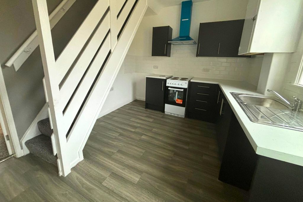 Property photo 3 of 6 Kitchen