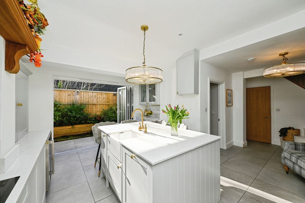 Property photo 2 of 18 Photo