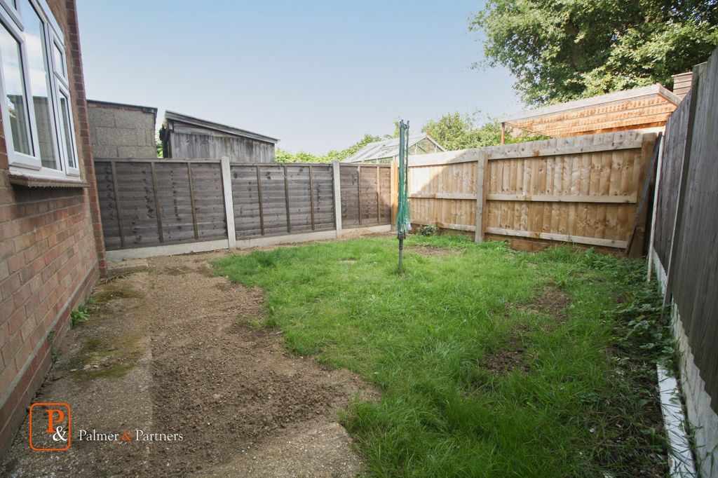 Property photo 3 of 8 Garden