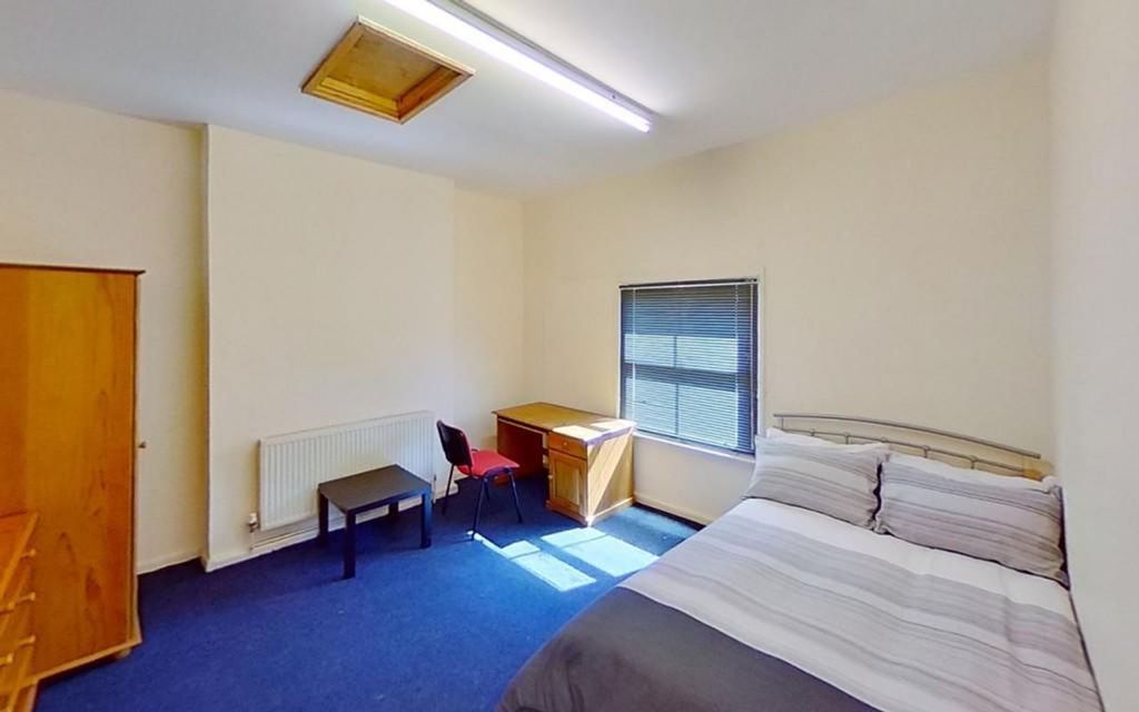 Property photo 2 of 7 This Inviting Double Bedroom Features Ample Natura...