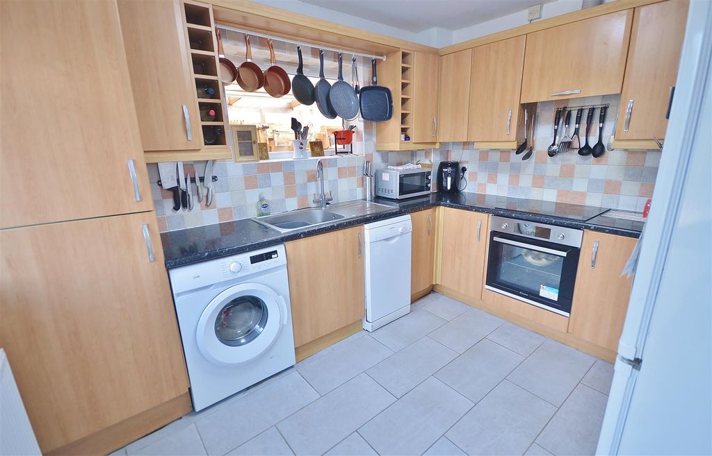 Property photo 3 of 15 Kitchen