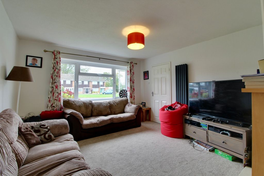 Property photo 2 of 9 Living