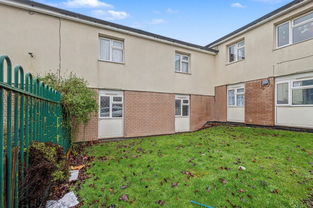 Property photo 1 of 17 9 Hawkshead Way, Hawkshead, Bradford, West Yorkshire, Bd5 0Tn