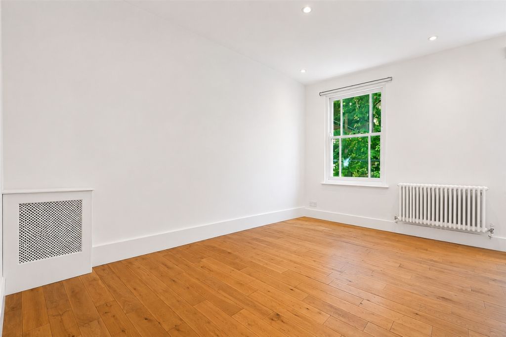 Property photo 3 of 7 Living Room 1