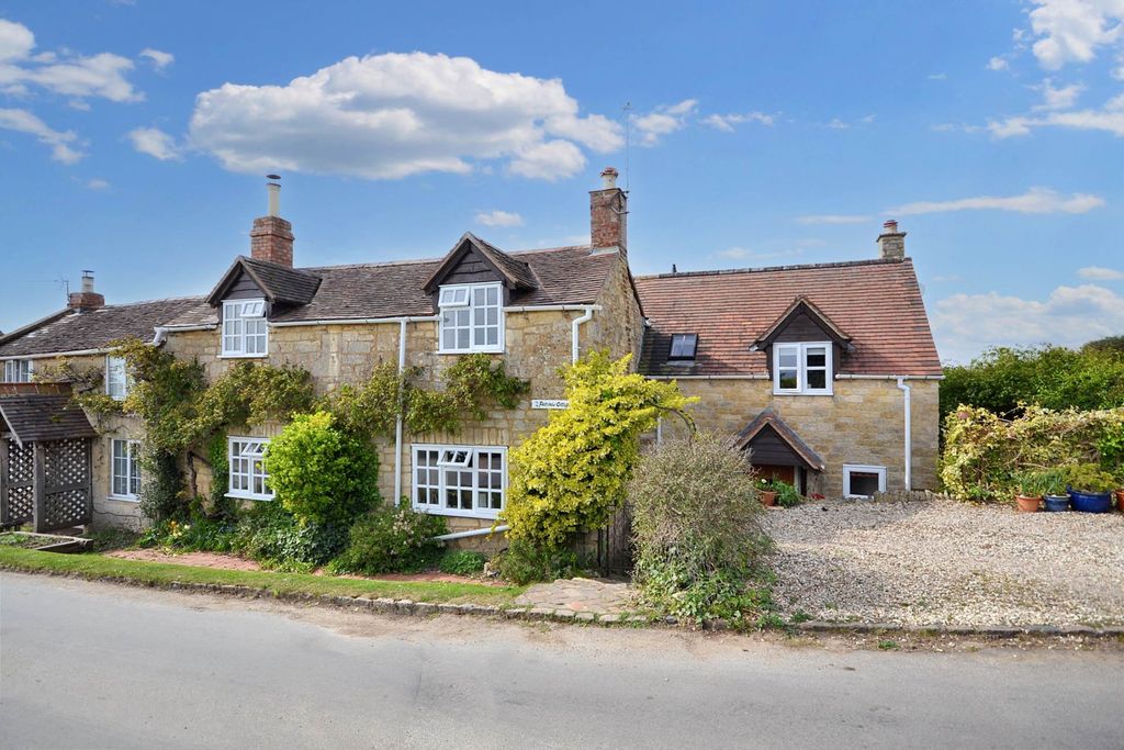 Property photo 1 of 32