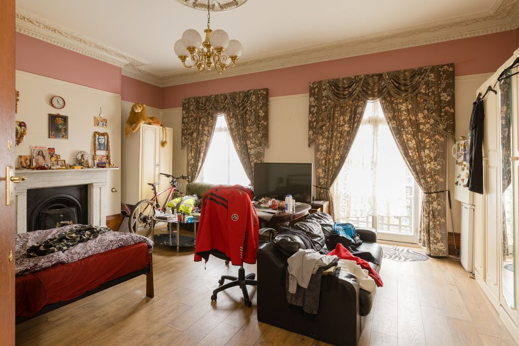 Property photo 2 of 31