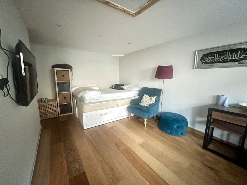 Property photo 2 of 6 Gallery