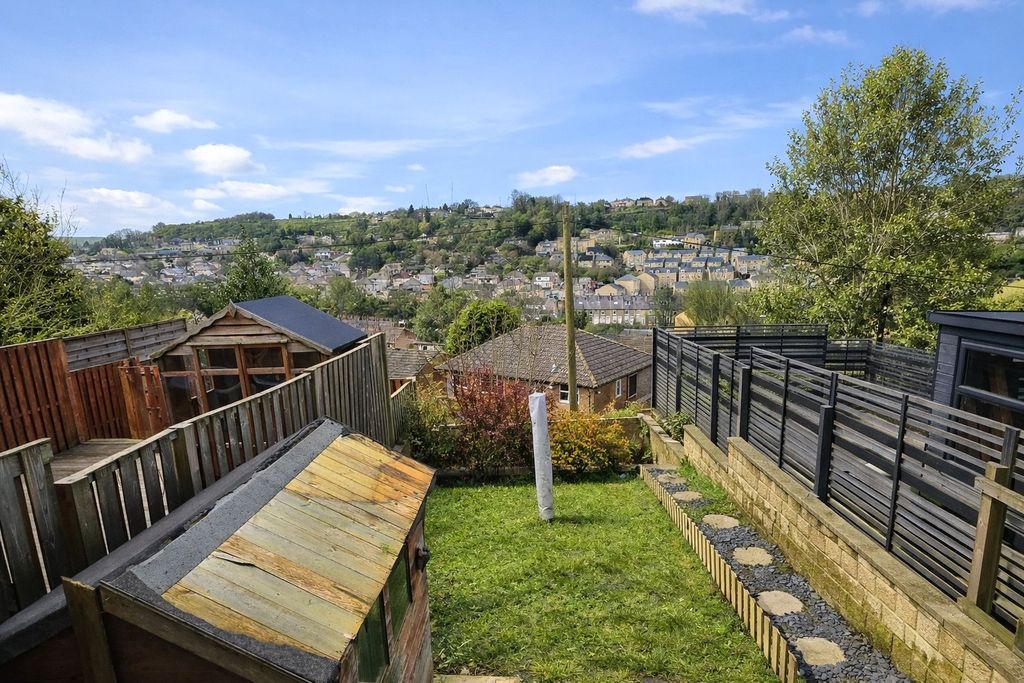 Property photo 2 of 25 Picture No. 30