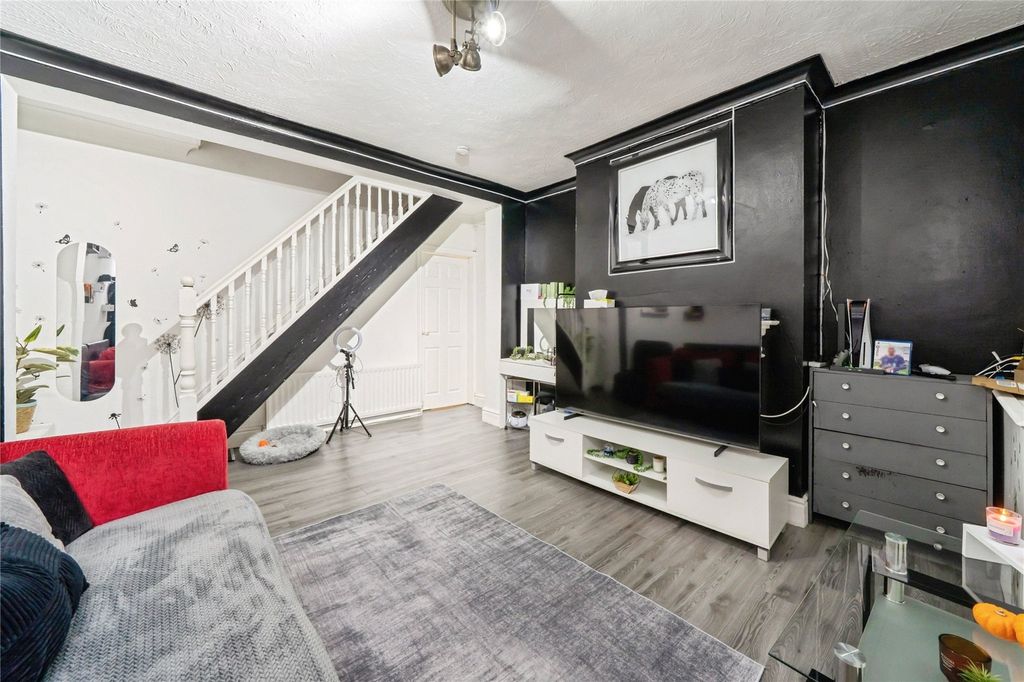 Property photo 2 of 18 Living Room