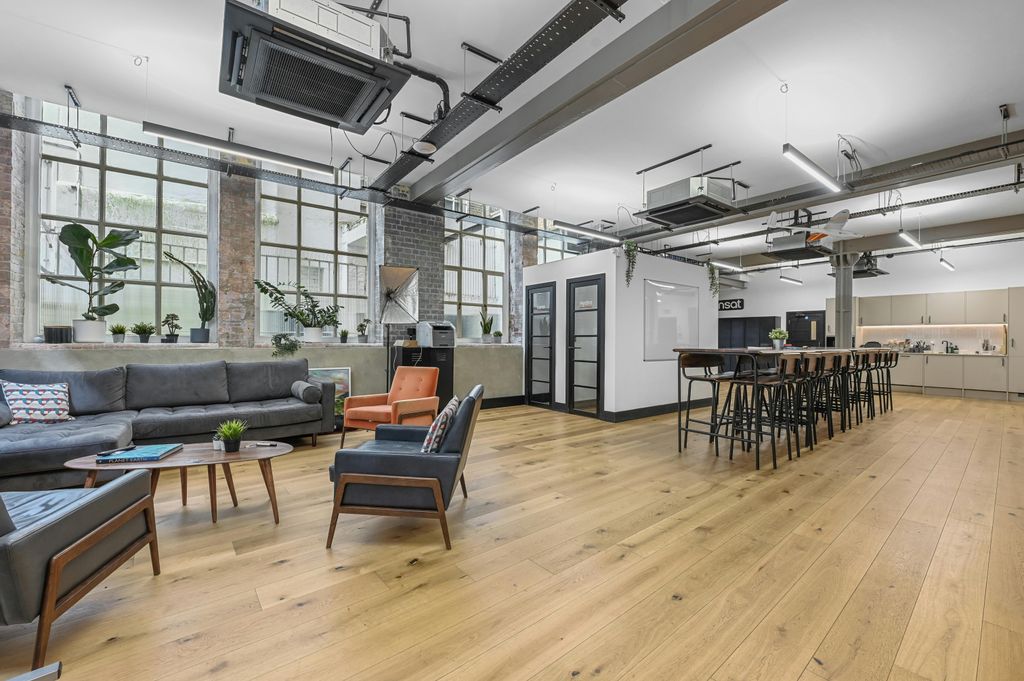 Property photo 3 of 10 Olbc15Ironmongerrow4.Jpg