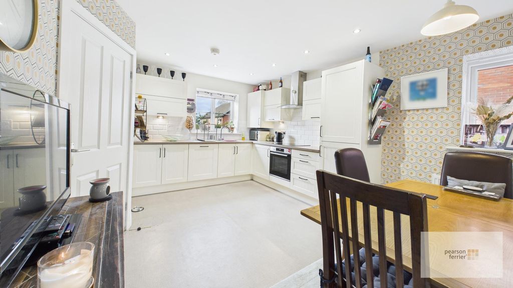 Property photo 3 of 20 Kitchen