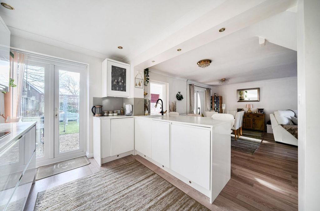 Property photo 3 of 21 1401695-7-696F7d125d128.Jpg