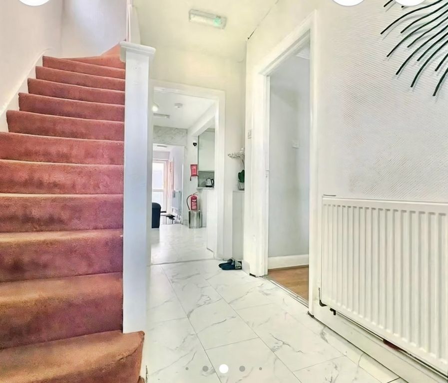 Property photo 2 of 11 Pbox-Img.Jpeg