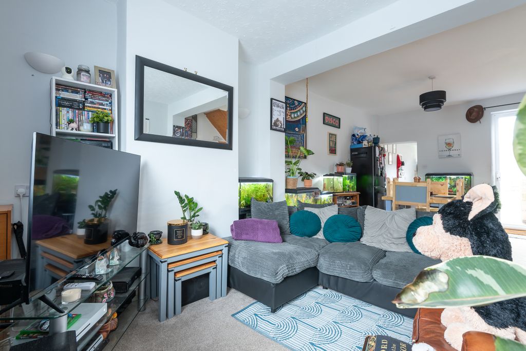 Property photo 2 of 18