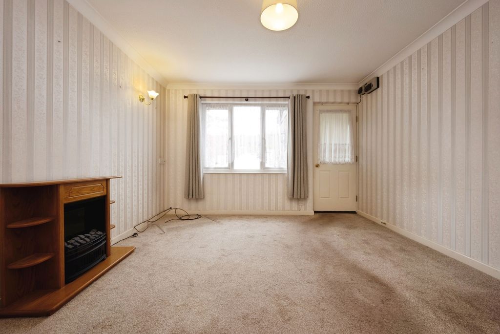 Property photo 1 of 30 Lounge
