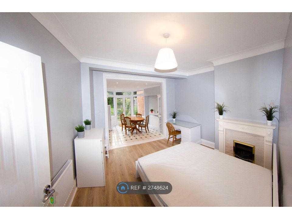 Property photo 1 of 7 Room 2, £1250 Per Month