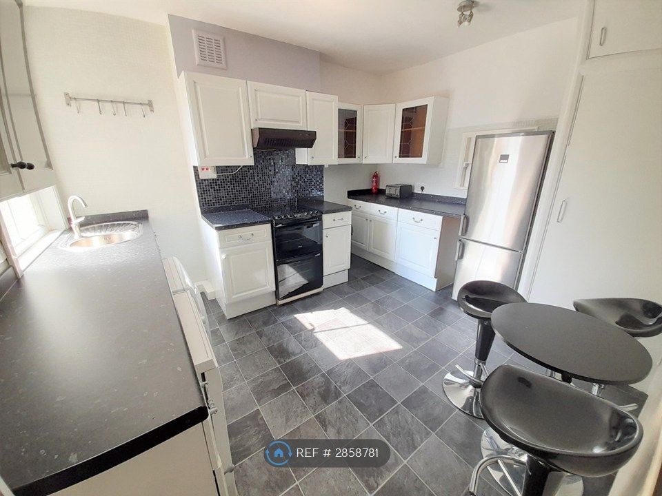 Property photo 3 of 14 Kitchen