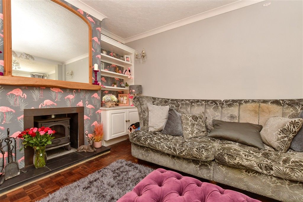 Property photo 3 of 16 Lounge