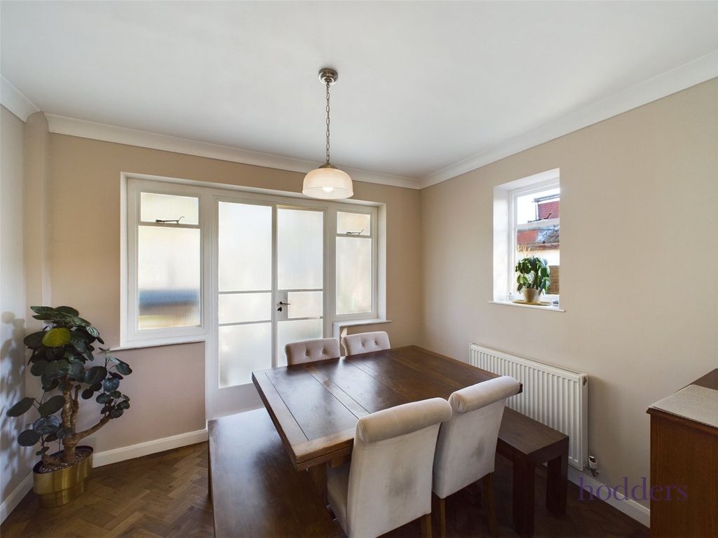 Property photo 3 of 21 Picture No. 24