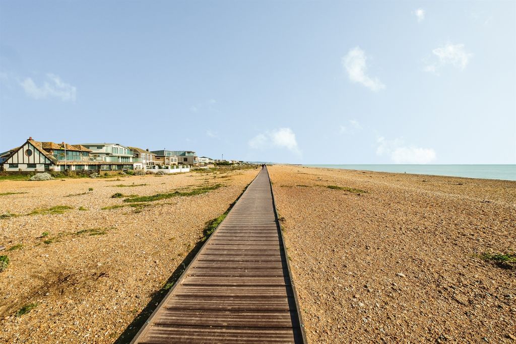 Property photo 3 of 27