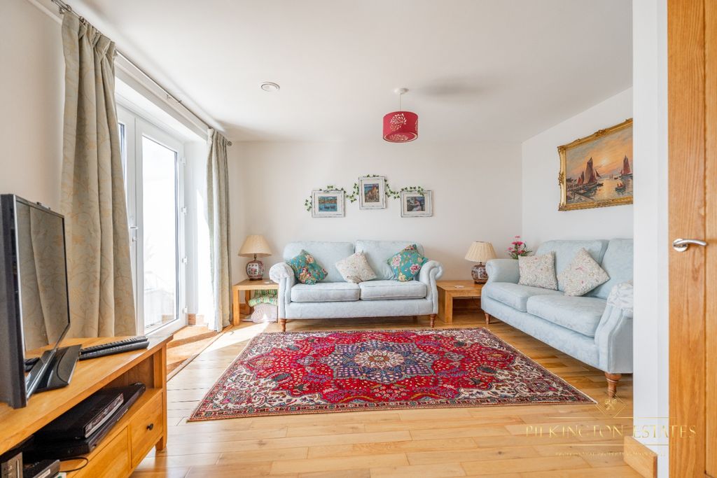 Property photo 3 of 28 4307876