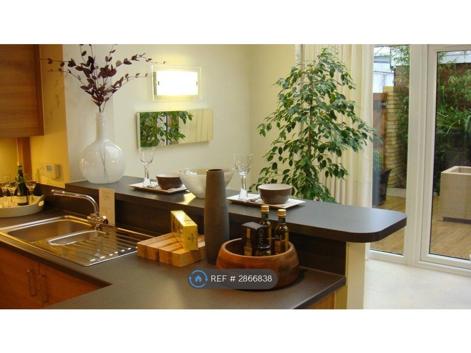 Property photo 2 of 8 Kitchen &amp; Lounge